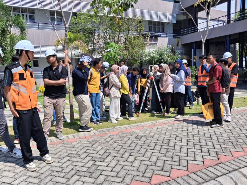 Mahasiswa Geomatika Tingkatkan Skill Survei di Praktikum Lapangan
