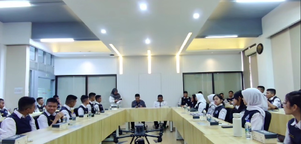 Visiting ITS, SMA Pradita Dirgantara Students Explore the World of Geomatics and Infrastructure Engineering