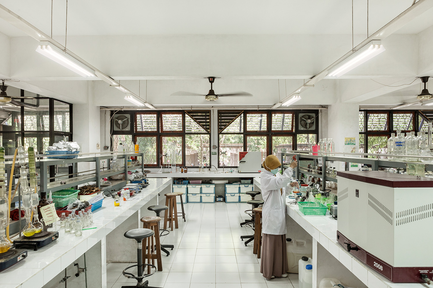 basic-laboratory-of-physics-chemical-departemen-teknik-kimia-industri