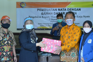 Mewujudkan Pembuatan Nata dengan Bahan Dasar Legen di Gresik