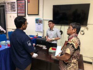 Tim Matching Fund ITS Lakukan Uji Kelayakan Model Tulang Poliuretan untuk Operasi Ortopedi di Universitas Airlangga