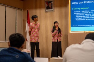 Presentasi Hasil Analisis Study Case di Hadapan Dewan Juri