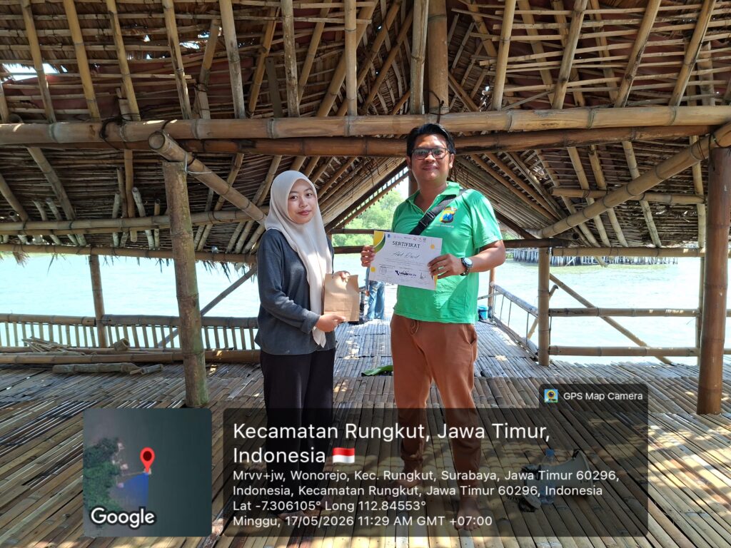 penyerahan sertifikat apresiasi kepada pemateri