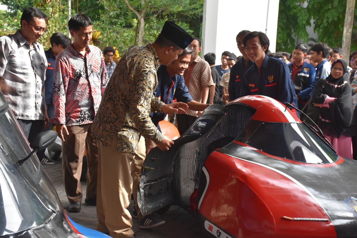 Dua Mobil Nogogeni Its Siap Bertanding Di Kmhe 2018 Departemen Teknik