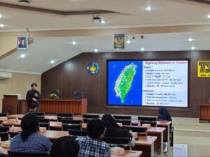 Guest Lecture Civil Engineering ITS Prof. Dr. Min-Chih Liao Taiwan Tech low-carbon road infrastructure