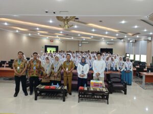 Foto bersama Sma Negeri 1 Tarik dengan Departemen Teknik Sipil 