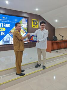 penyerahan cinderamata 