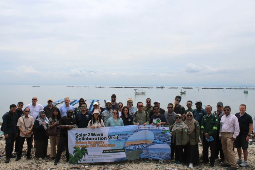 Representatives from ITS and Innovate UK, along with partners, visited the Solar2Wave trial site in Gili Ketapang, Probolinggo.