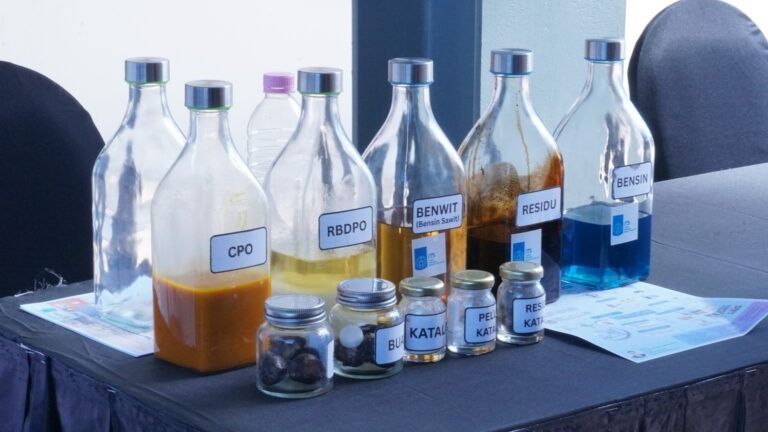 Benwit is a low-emission alternative fuel derived from crude palm oil, developed through the innovation of the Institut Teknologi Sepuluh Nopember (ITS).
