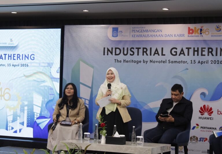The Director of Academic Development and Learning Innovation at ITS, Prof. Dr. Ir. Aulia Siti Aisjah, M.T. (center), while serving as a speaker in a talk show session together with industrial partners.