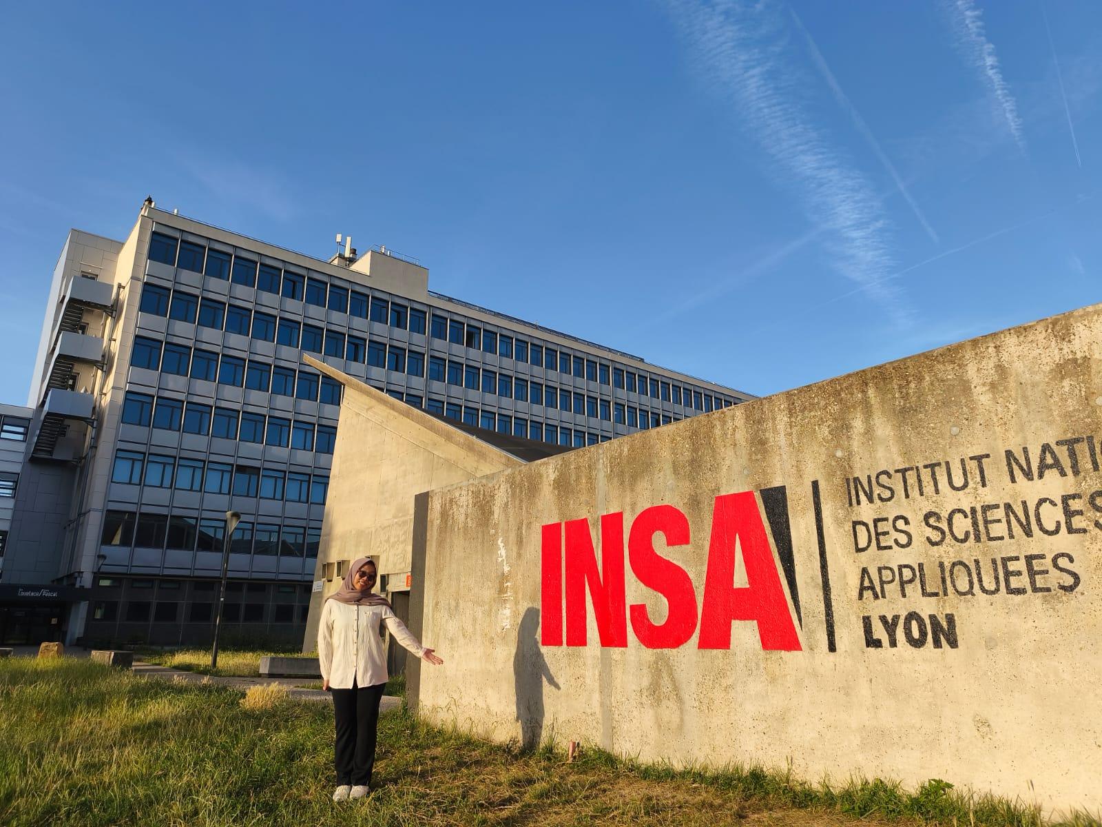 Diva Tristia, a student from the ITS Chemistry Department, conducting material analysis at the INSA Lyon laboratory facility in France through the IOMS scholarship.