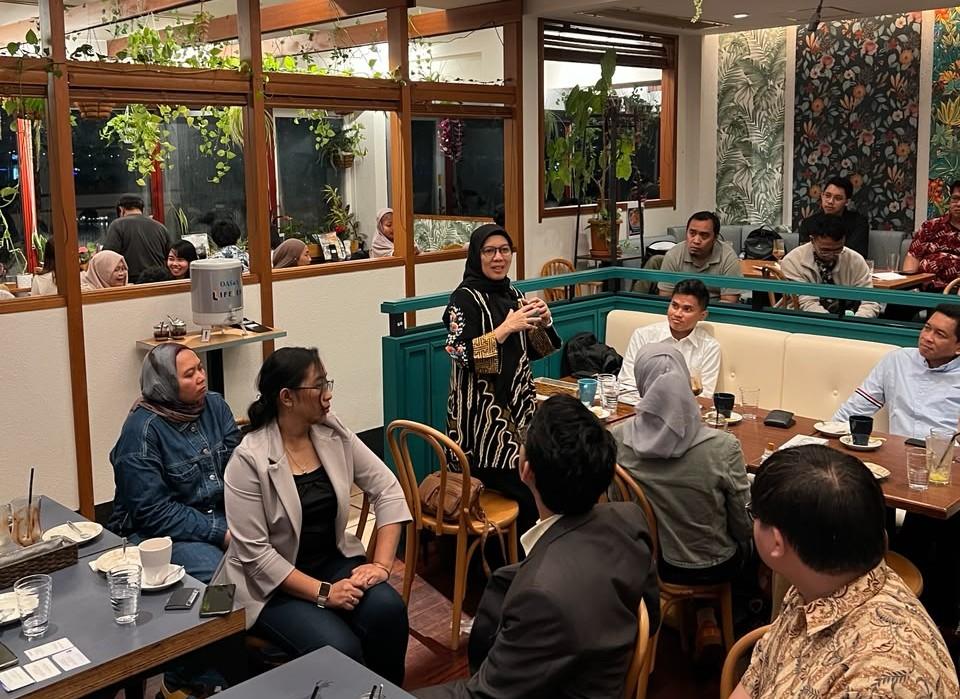 Participants engaged in an interactive question-and-answer session during the ITS Alumni & Industrial Gathering in Tokyo, fostering dynamic exchanges of ideas and professional insights among alumni, industry partners, and academics.
