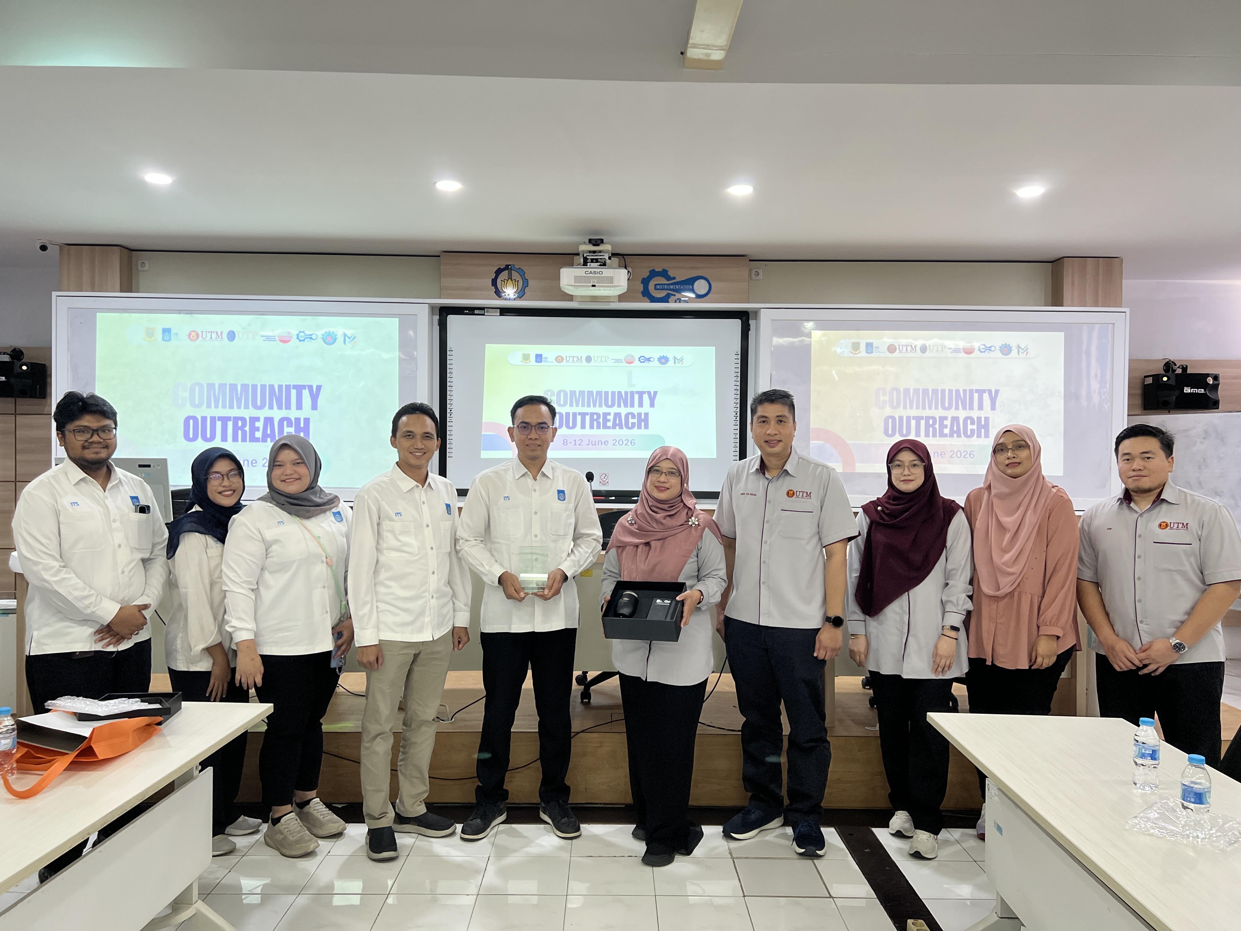 Group photo of delegates from ITS, UTM, UTP, and UNITEN during the opening ceremony of the 2026 Global Community Outreach.