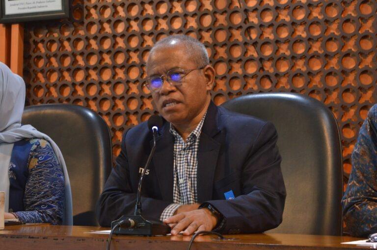 Vice Rector III for Human Resources, Organization, Technology, and Information Systems, Imam Baihaqi ST MSc PhD, presenting the cooperation plan to be established with the National Commission on Disability of the Republic of Indonesia (KND RI).