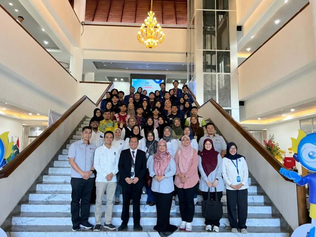 Opening ceremony of the 2026 Global Community Outreach attended by university leaders, faculty advisors, and participants from ITS, UTM, UTP, and UNITEN.