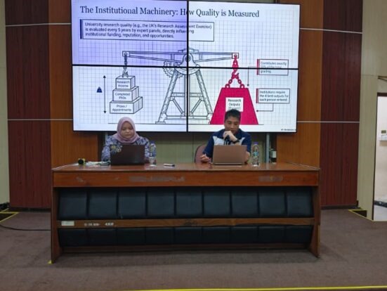 Presentation of "Gaining Topic Ideas and Research Writing," followed by an interactive discussion with participants.