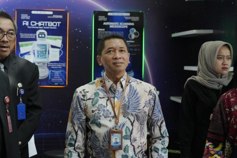 ITS Rector Professor Dr. (HC) Ir. Bambang Pramujati, S.T., M.Sc.Eng., Ph.D., during his site visit to RSUD Haji Surabaya