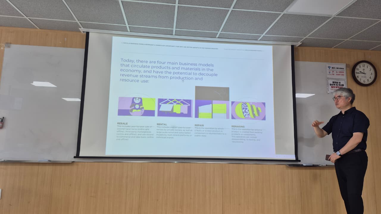 Dr. Woosung Lee, CEO of RISTI, delivered a keynote session on leveraging artificial intelligence to enable a circular fashion economy in support of sustainable development.