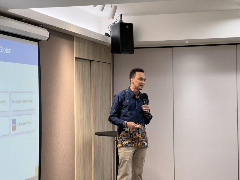 Head of the ITS Alumni Relations Unit, Dr. Arief Abdurrahkman, S.T., M.T., urging ITS alumni in Taiwan to continue contributing according to their capacities and backgrounds