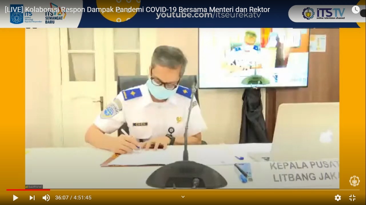 Signing MoU by the head of the road transportation and railroad, Ir Cucu Mulyana DESS