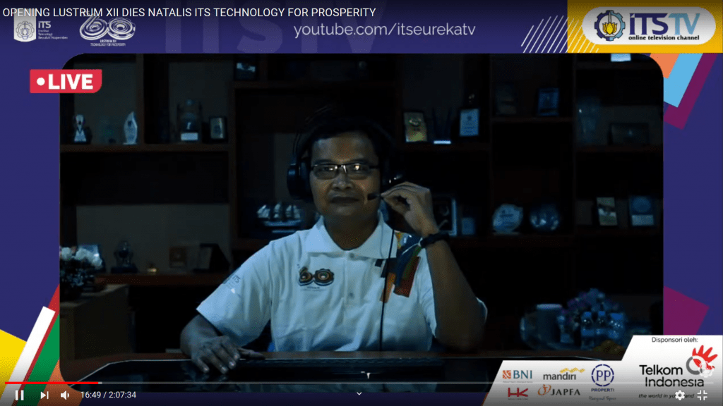 Dekan FTK-ITS Dr Eng Trika Pitana, MS. M.Sc di tempat kerjanya Membuka Acara Opening Lustrum XII ITS secara virtual.