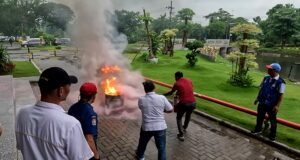 FT-EIC Gelar Pelatihan Pemadam Kebakaran: Siap Tangani Situasi Darurat