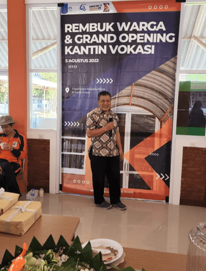 Ir. Joko Susila MT, DTEO lecturer Secretary of the ITS Academic Senate Commission V is providing insight to the participants of the Vocational Citizens Meeting