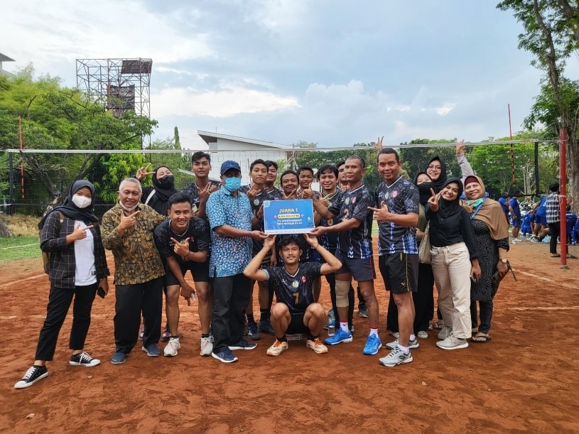 Tim Volley Putra Fakultas Vokasi meraih Juara 1 Dies 62 ITS