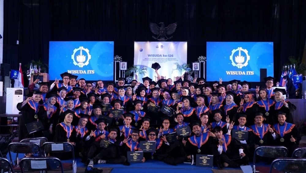  Portraits of Graduates and Graduates at the 126th Graduation of ITS