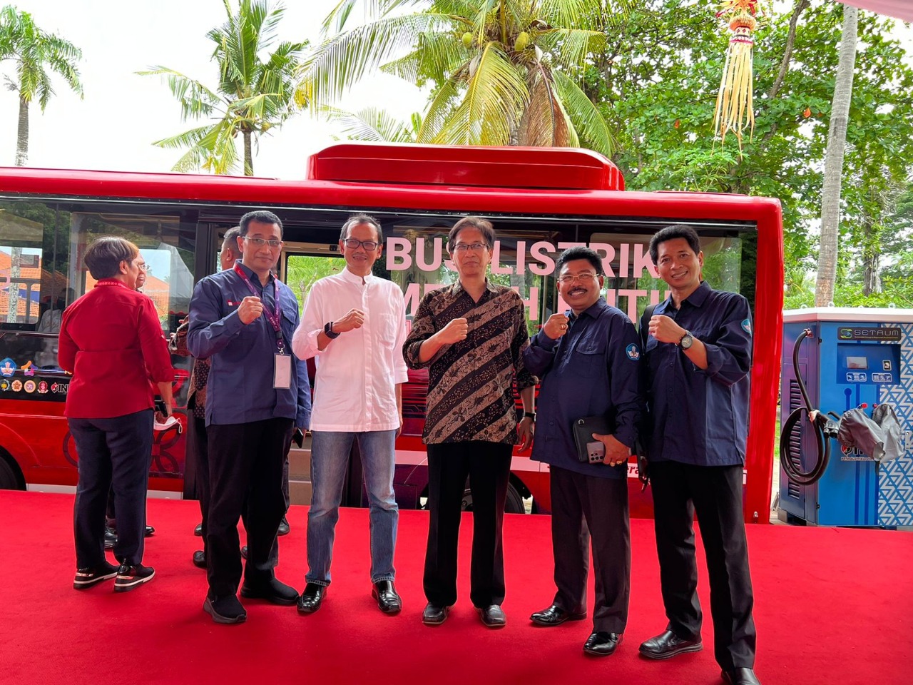 Bus Listrik Merah Putih KTT G20 - ITS 4