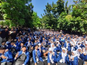 Welcome, 1,148 Undergraduate Students of the Faculty of Intelligent Electrical and Informatics Technology