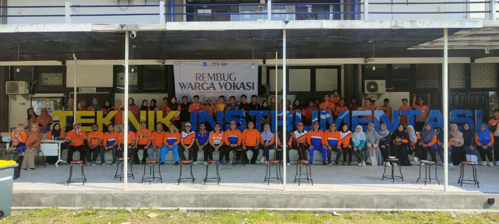 Rembug Vokasi begraund