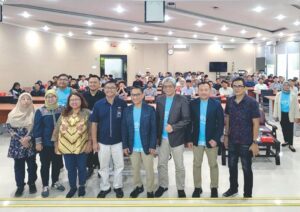 Prof. Adjie Pamungkas, S.T., M. Dev.Plg., Ph.D. (Dean of FT-SPK ITS) and his staff, while from PT Adhi Karya (Persero) Tbk. attended by Yan Arianto (Director of Risk Management and Systems) and his staff.