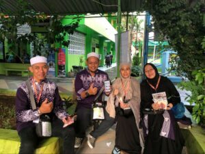 Sentuhan Digital FT-EIC ITS untuk Jemaah Haji MeccaBot Membantu di Tanah Suci