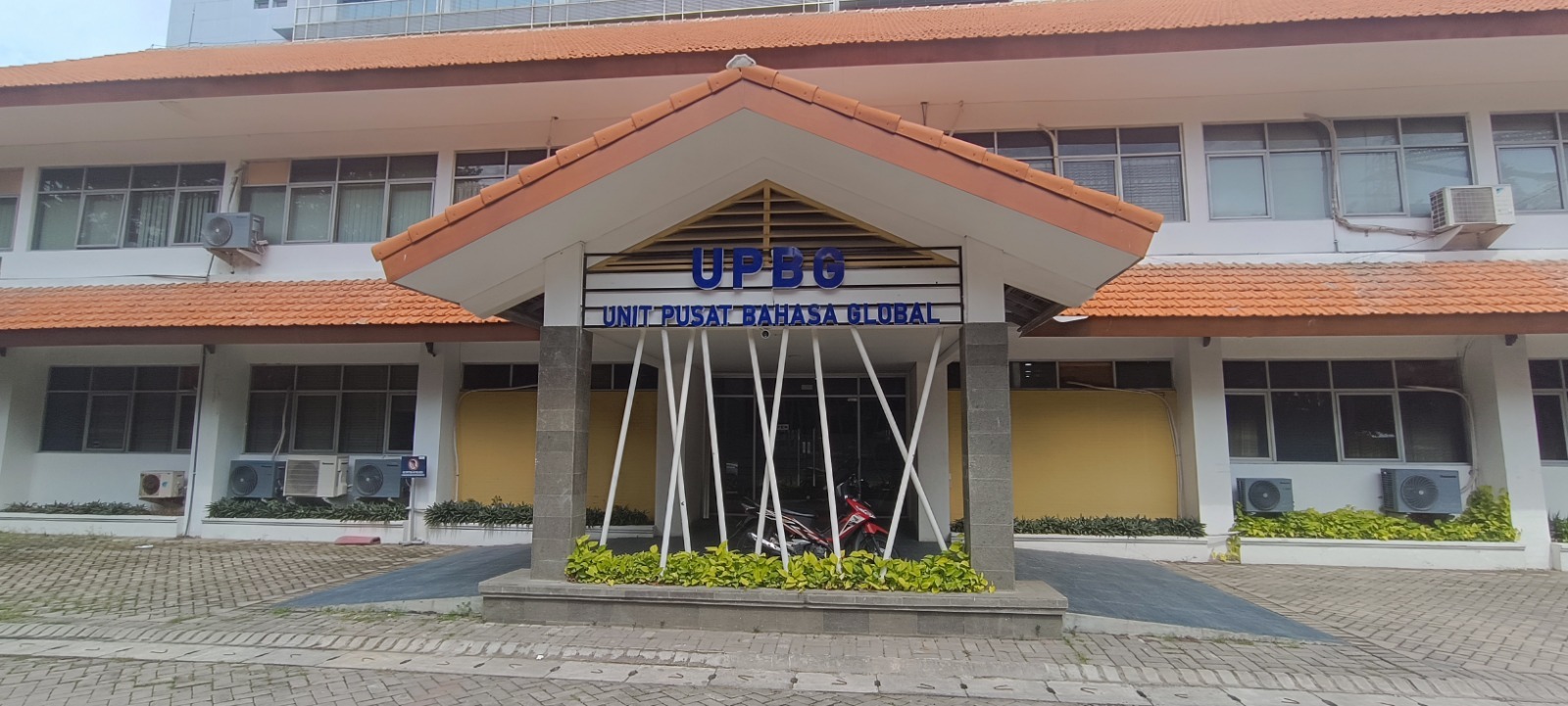 Unit Pusat Bahasa Global