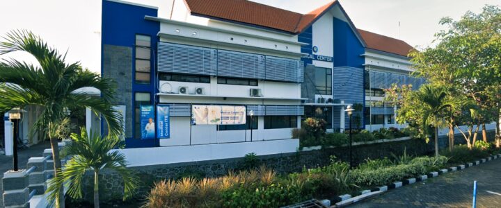 Medical Center ITS Tampak Samping b