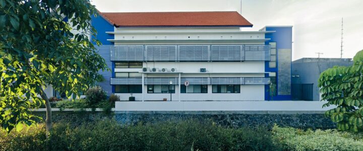 Medical Center ITS Tampak Samping