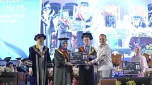 Cerita di Balik Wisuda ITS ke-132: FT-EIC ITS Lahirkan Wisudawan Terbaik dan Termuda Torehkan Kisah Inspiratif
