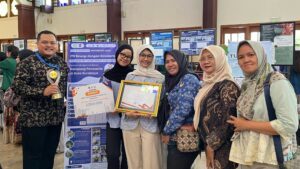 FT-EIC Raih Juara INOVBOYO 2025 Lewat Inovasi Pengelolaan Sampah di Kelurahan Simokerto