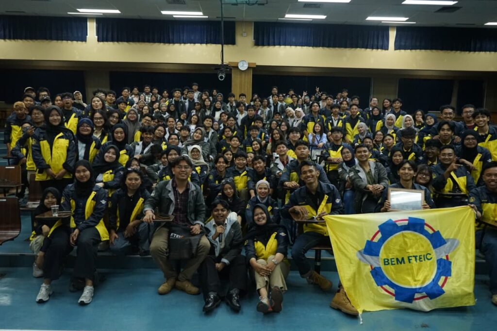 Kunjungan Benchmark ke ITB, Mahasiswa FTEIC ITS Gali Wawasan Tata Kelola Organisasi