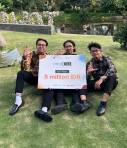 Rancang Solusi Berbasis AI untuk Studi Kasus Industri, Tim Lintas Departemen ITS Sabet Juara 1 CYBERHACK 2026