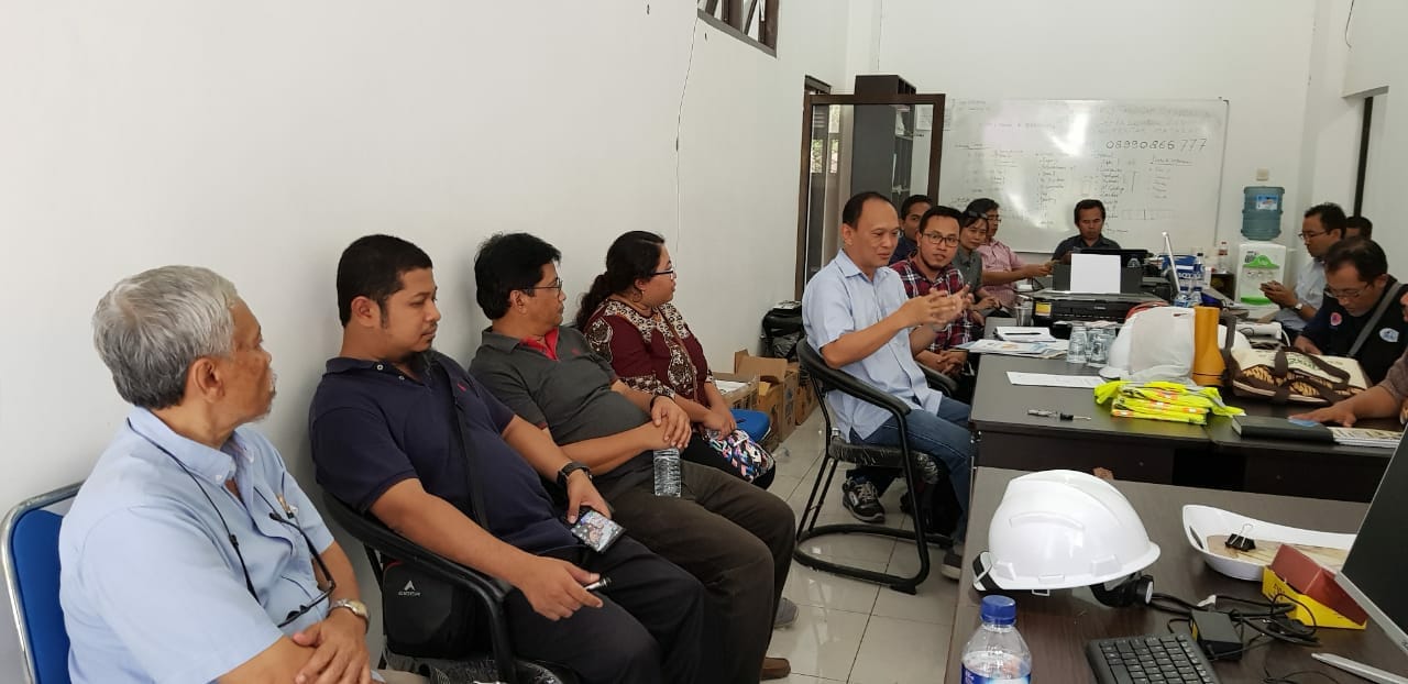 Tim ITS Identifikasi Kerusakan Bangunan dan Salurkan Bantuan