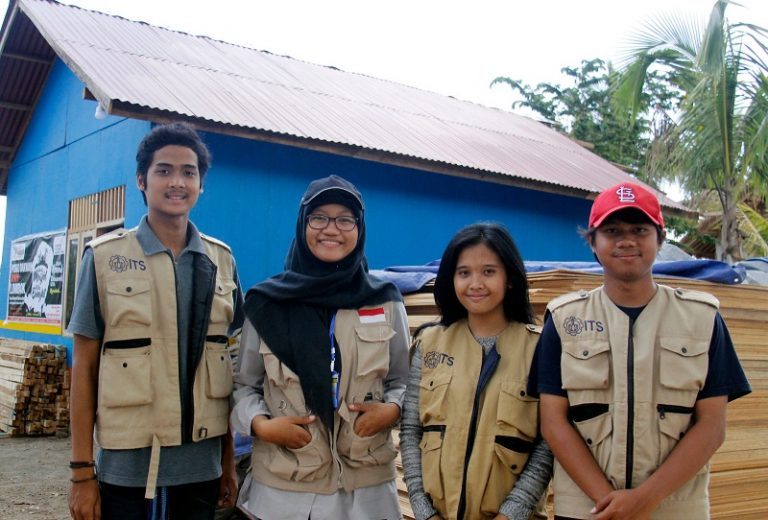 Kisah Mahasiswa ITS Jadi Sukarelawan di Lombok