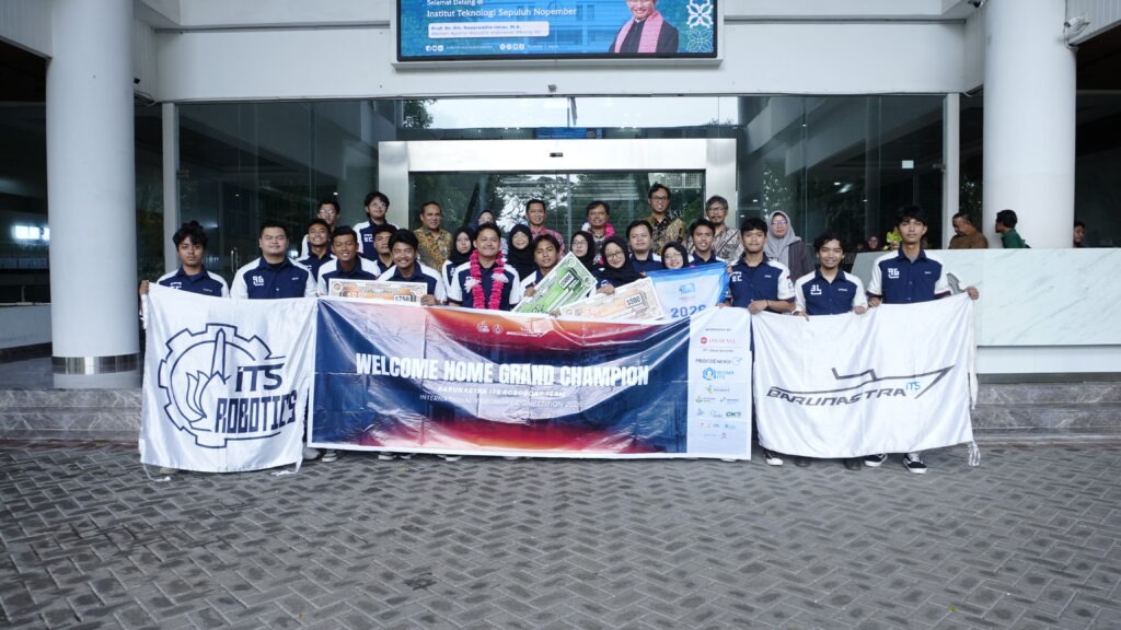 Tim barunastra-bersama-jajaran-pimipinan-ITS-saat-penyambutan-kedatangan-kembali-di kampus perjuangan