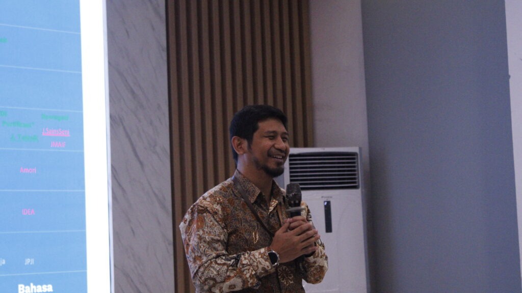 Fadlilatul Taufany ST PhD saat memberikan sambutan sosialisasi tentang program intensif dan hibah operasional pengelola jurnal serta standarisasi website jurnal