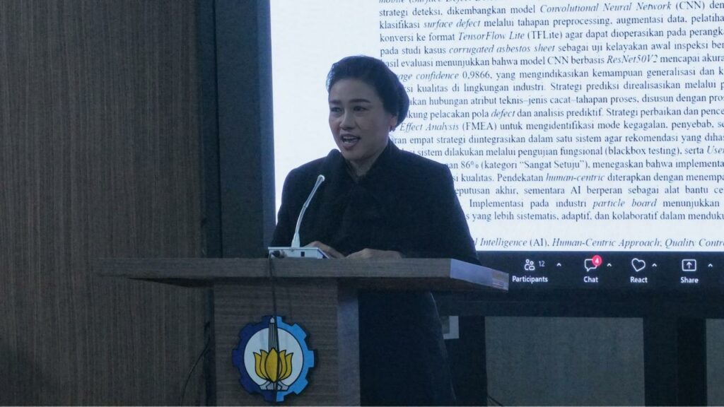 Dr Yustina Suhandini Tjahjaningsih ST MT memaparkan hasil penelitiannya terkait Surface Defect Detection (SDD) di Departemen Teknik Sistem dan Industri ITS