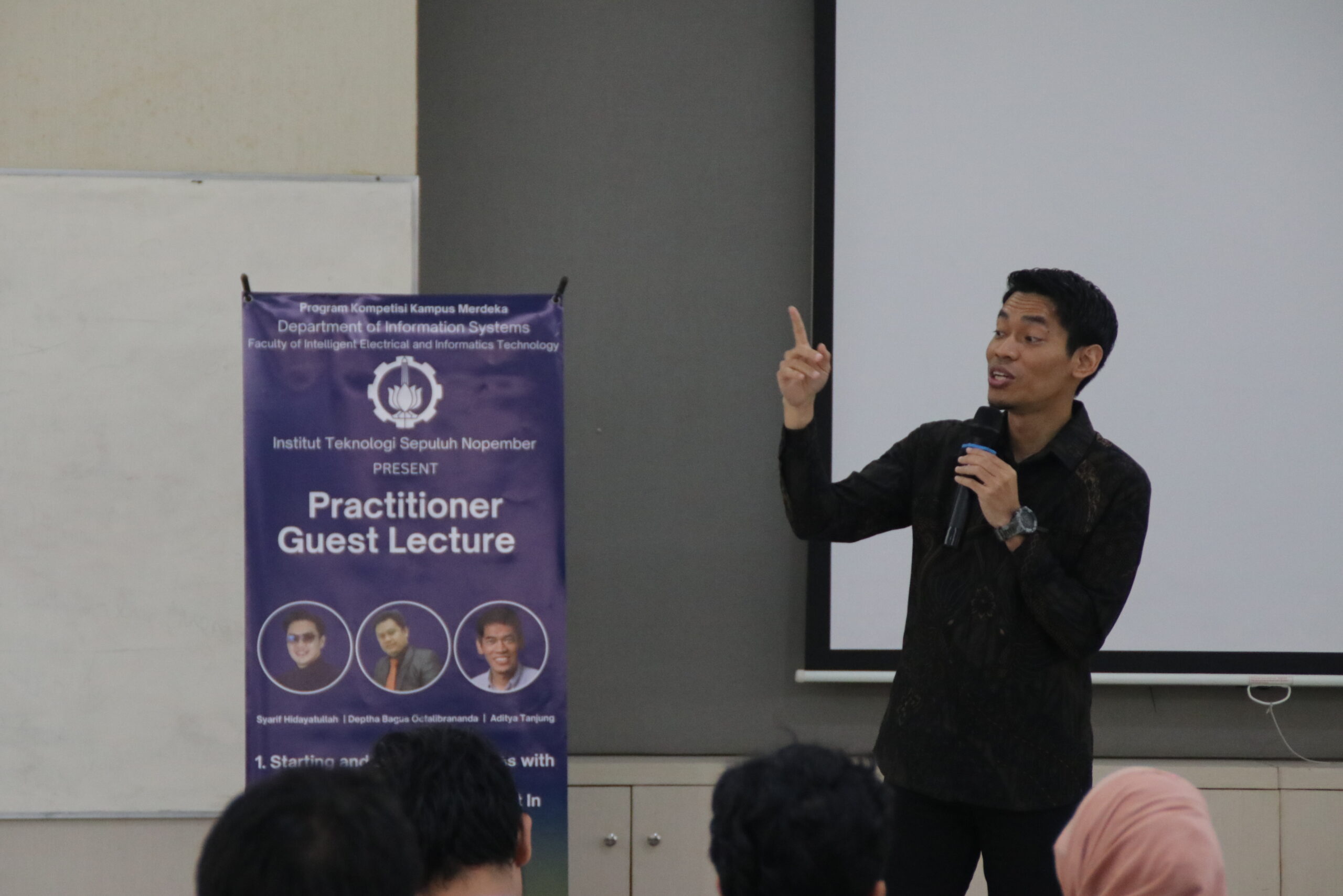 kuliah tamu ``Entrepreneurship in Service Sector`` oleh Aditya Tanjung