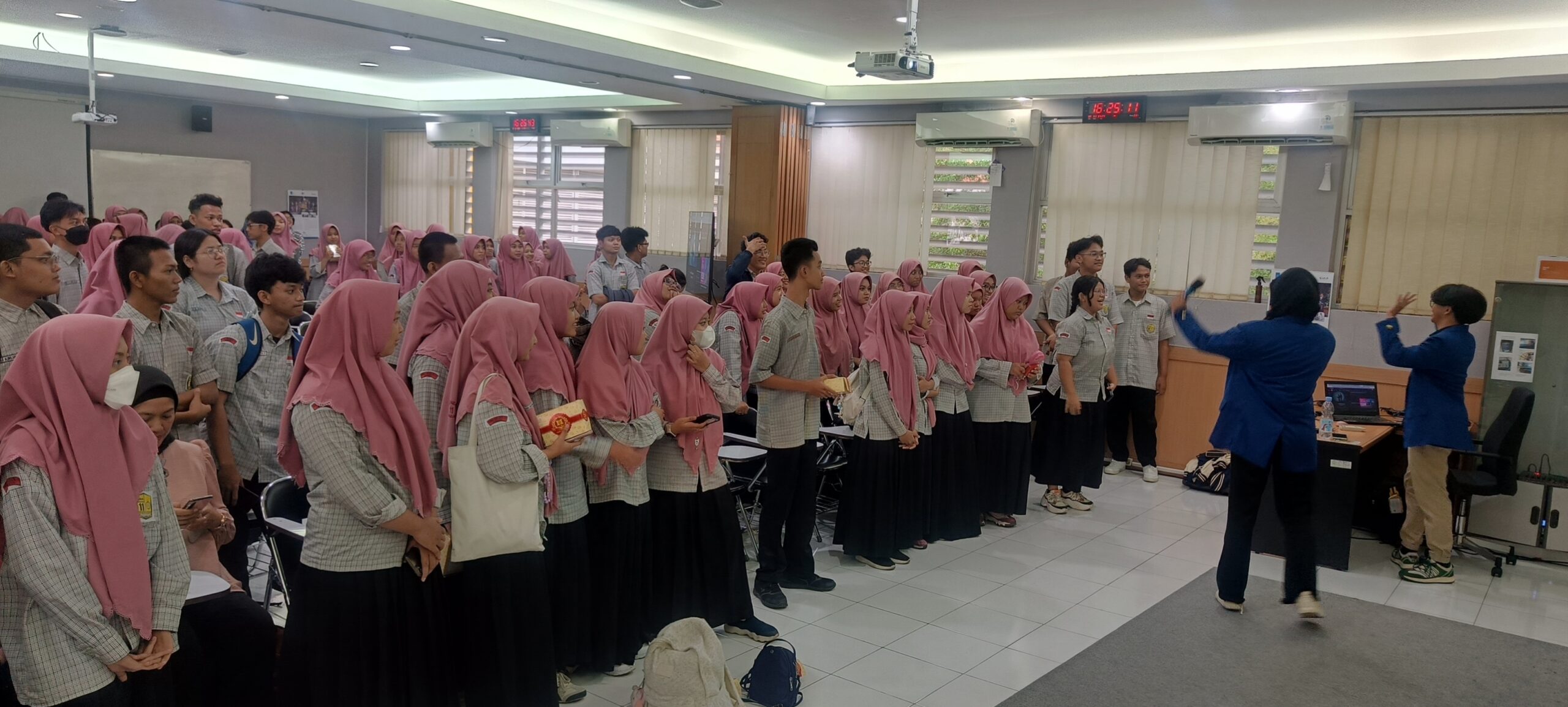 Kunjungan SMKN 11 Surabaya