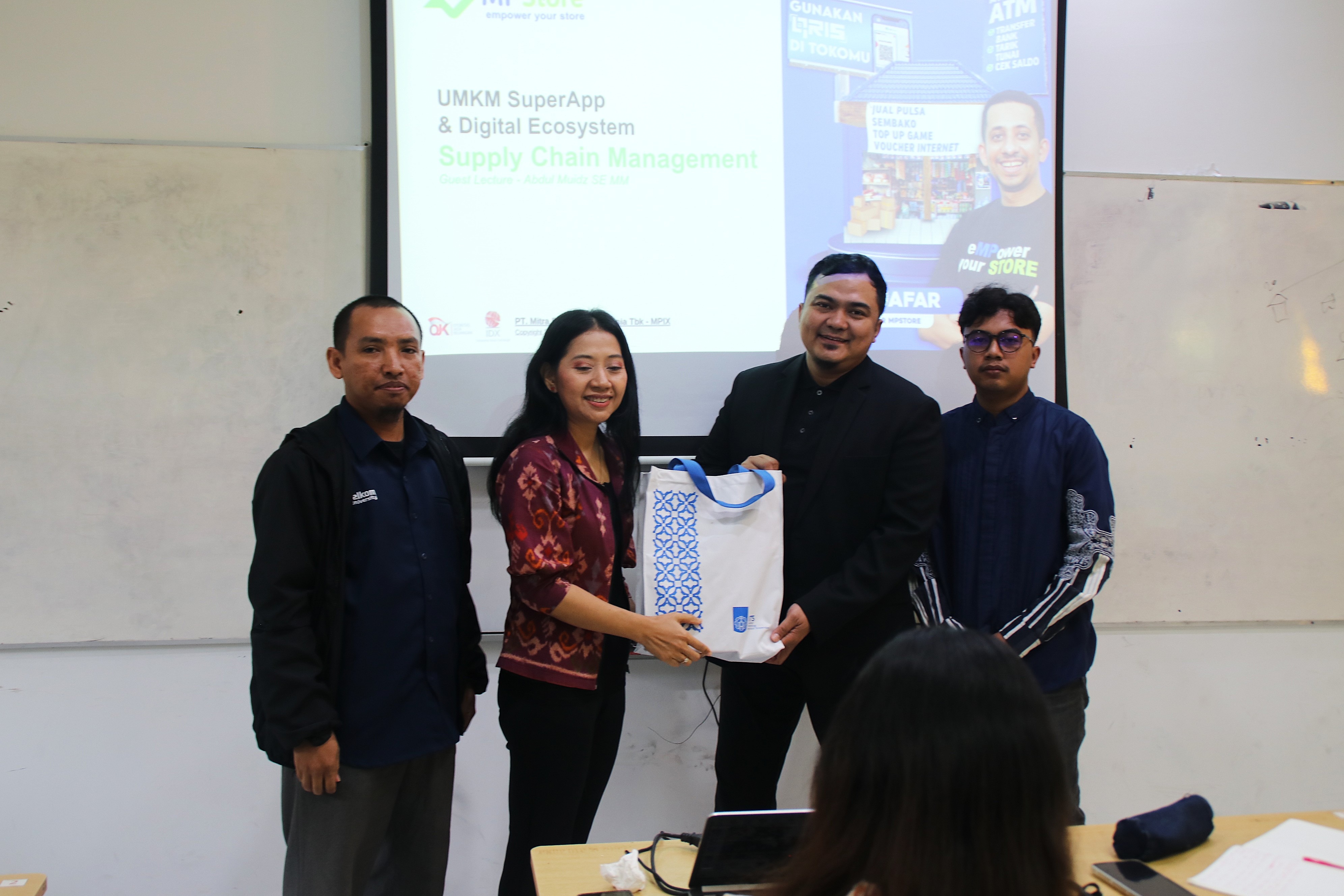 Departemen Sistem Informasi ITS Gelar Guest Lecture Bertajuk ``Supply Chain Management`` Bersama CEO MPIX