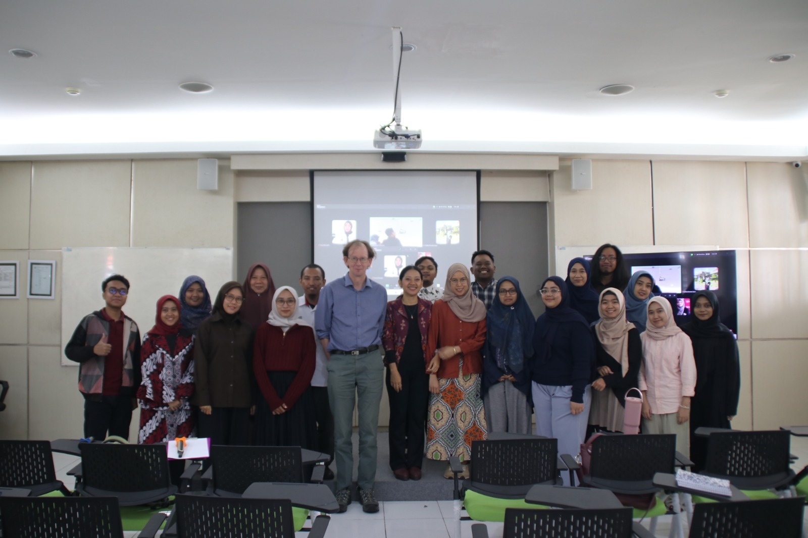 Departemen Sistem Informasi Menerima Kunjungan Profesor Tamu dari City University of Hong Kong